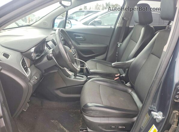 KL7CJLSB4MB338504 2021 CHEVROLET TRAX Blue Вид салону спереду