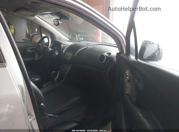 KL7CJLSB5GB520152 2016 CHEVROLET TRAX Серебряный Вид салона спереди