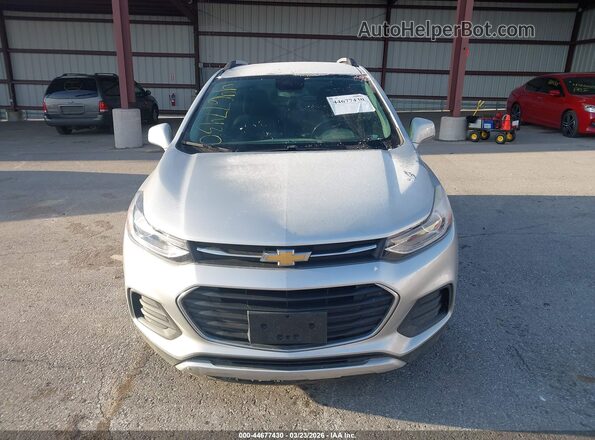 KL7CJLSB7KB811860 2019 CHEVROLET TRAX Серебряный Вид задней части салона