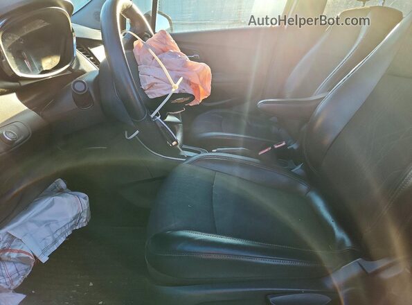 KL7CJLSB9MB306194 2021 CHEVROLET TRAX Черный Вид салона спереди