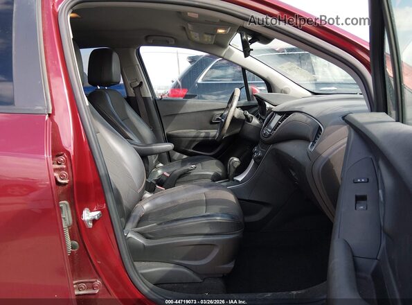 KL7CJLSM2NB568853 2022 CHEVROLET TRAX Бордовый Вид салона спереди