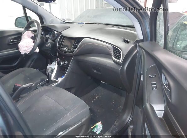 KL7CJNSB4MB337915 2021 CHEVROLET TRAX Синий Вид салона спереди