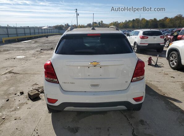 KL7CJPSB1JB569685 2018 CHEVROLET TRAX Белый Вид сзади