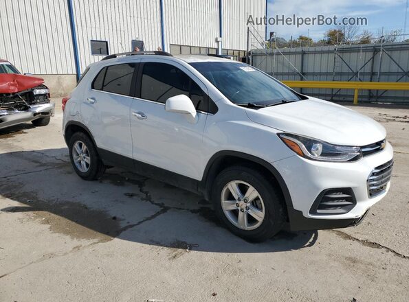 KL7CJPSB1JB569685 2018 CHEVROLET TRAX Белый Передняя правая четверть