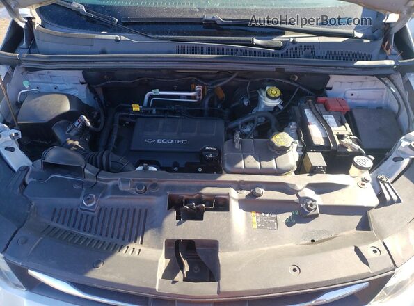 KL7CJPSB2JB613418 2018 CHEVROLET TRAX Серебряный Вид задней части салона