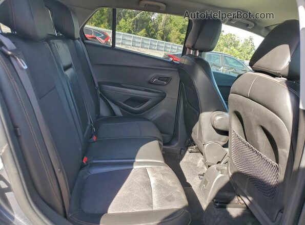 KL7CJPSB2KB743118 2019 CHEVROLET TRAX Серебряный Вид задней части салона