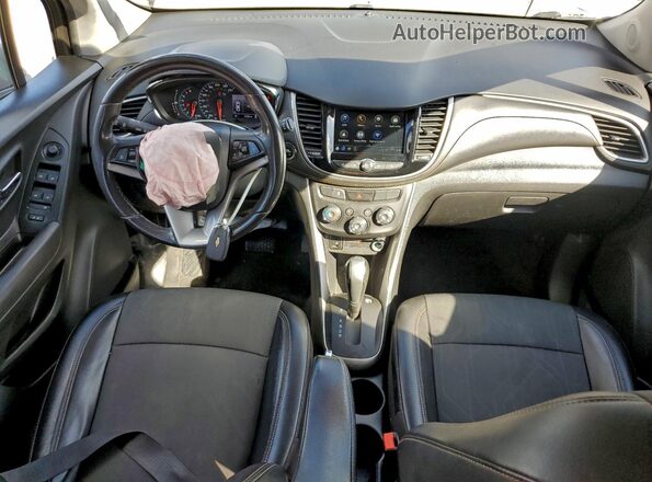 KL7CJPSB2KB743118 2019 CHEVROLET TRAX Серебряный Вид панели приборов