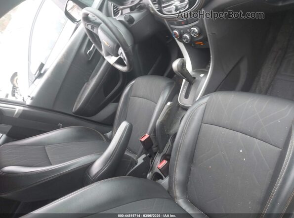 KL7CJPSB2KB826564 2019 CHEVROLET TRAX Черный Вид салона спереди