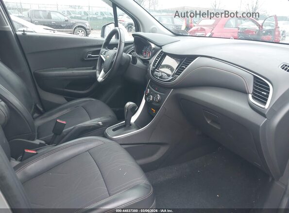 KL7CJPSB9KB931778 2019 CHEVROLET TRAX Silver Widok wnętrza z przodu