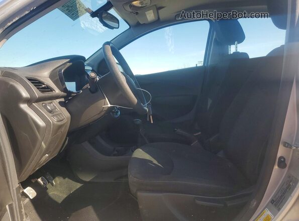 KL8CA6SA3HC754791 2017 CHEVROLET SPARK Серебряный Вид салона спереди