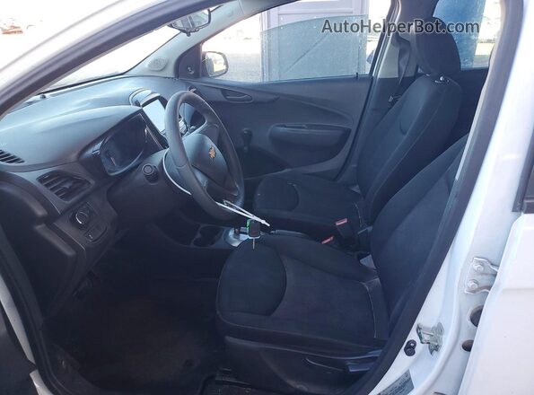 KL8CB6SA5JC420023 2018 CHEVROLET SPARK Белый Вид салона спереди