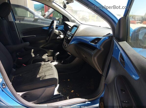 KL8CD6SA9HC825872 2017 CHEVROLET SPARK Синий Вид салона спереди