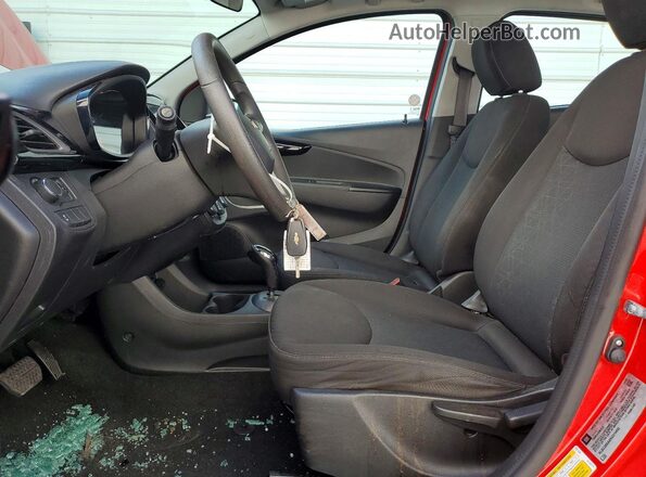 KL8CD6SAXNC014402 2022 CHEVROLET SPARK Красный Вид салона спереди