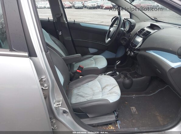KL8CK6S09GC649532 2016 CHEVROLET SPARK Серебряный Вид салона спереди