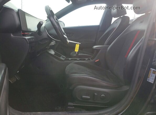 KM8HACA34RU027780 2024 HYUNDAI KONA Черный Вид салона спереди