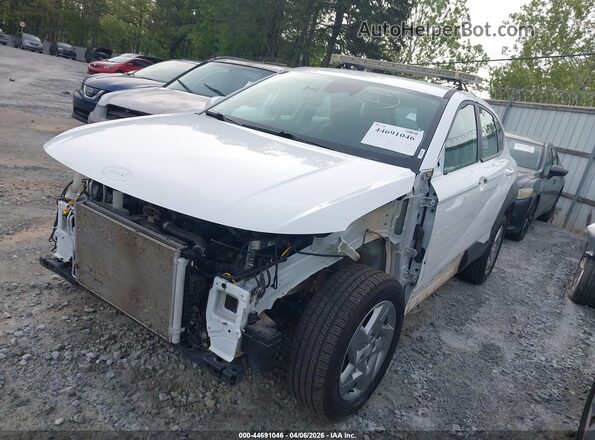 KM8HACAB7SU218932 2025 HYUNDAI KONA White Vista tres cuartos delantera izquierda