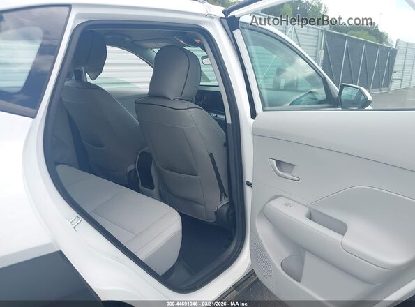 KM8HACAB7SU218932 2025 HYUNDAI KONA White Vista de la etiqueta del VIN