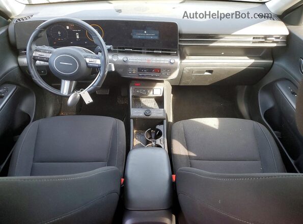 KM8HCCABXRU098967 2024 HYUNDAI KONA Черный Вид панели приборов