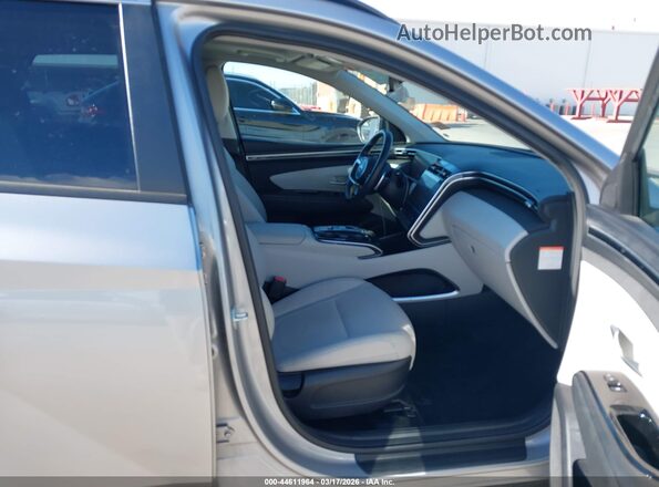 KM8JFCA11PU093508 2023 HYUNDAI TUCSON HYBRID Серебряный Вид салона спереди