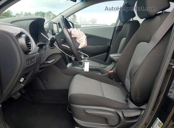 KM8K22AA7LU400328 2020 HYUNDAI KONA Черный Вид салона спереди