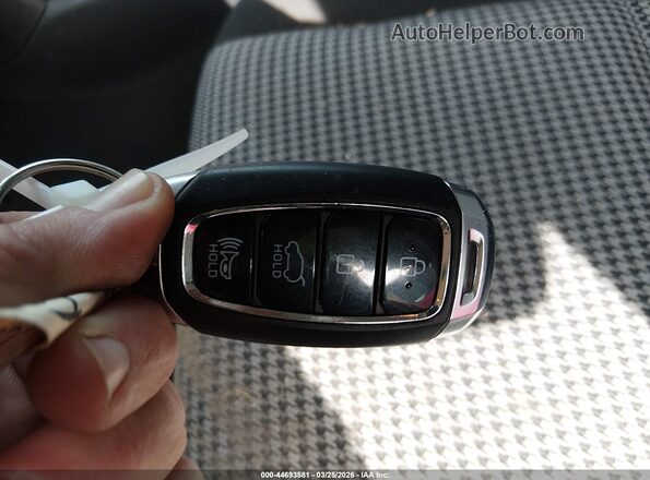 KM8K2CAA7KU334853 2019 HYUNDAI KONA White წინა პანელის ხედი