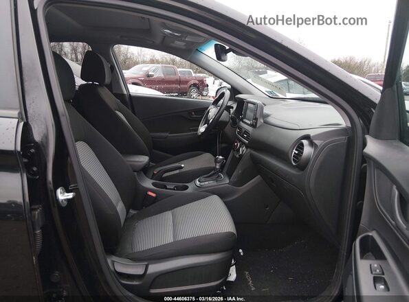 KM8K62AA8LU423931 2020 HYUNDAI KONA Черный Вид салона спереди