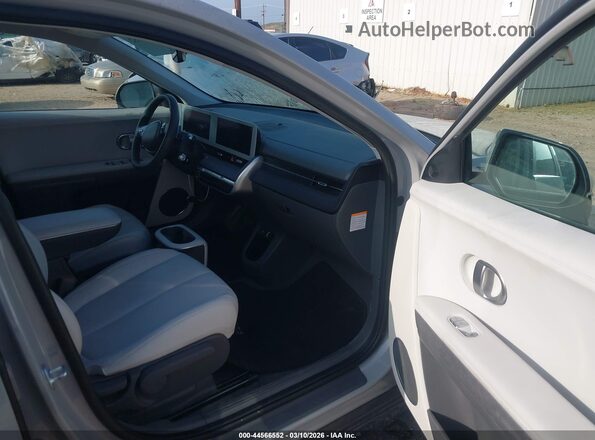 KM8KNDAF7NU049700 2022 HYUNDAI IONIQ 5 Серый Вид салона спереди