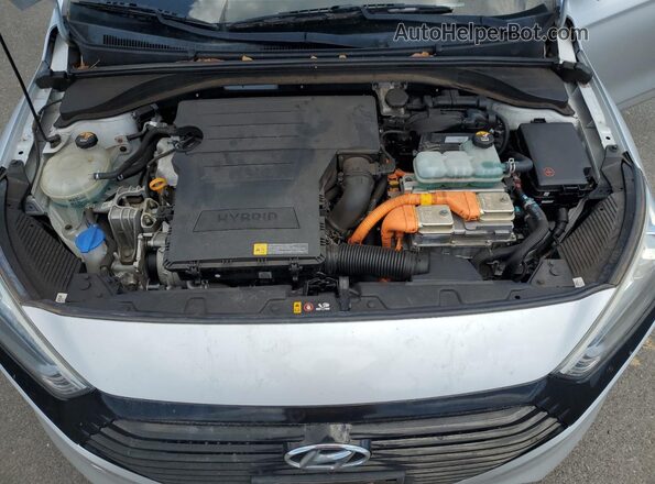 KMHC65LC2JU090434 2018 HYUNDAI IONIQ Silver Vista interior trasera
