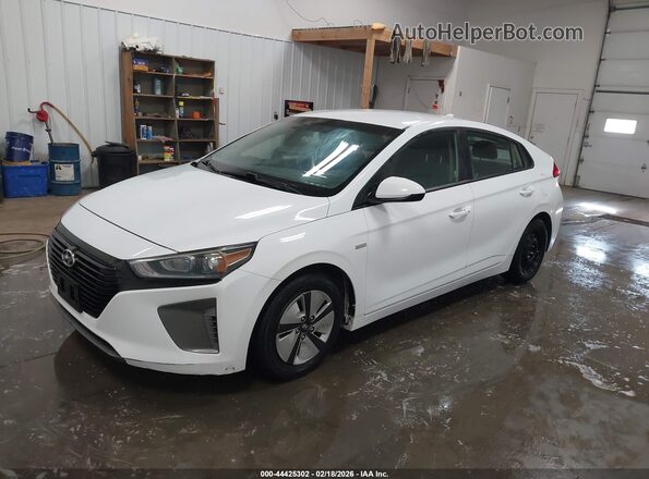 KMHC65LC4HU026633 2017 HYUNDAI IONIQ HYBRID White წინა მარცხენა ხედი სამი მეოთხედიდან