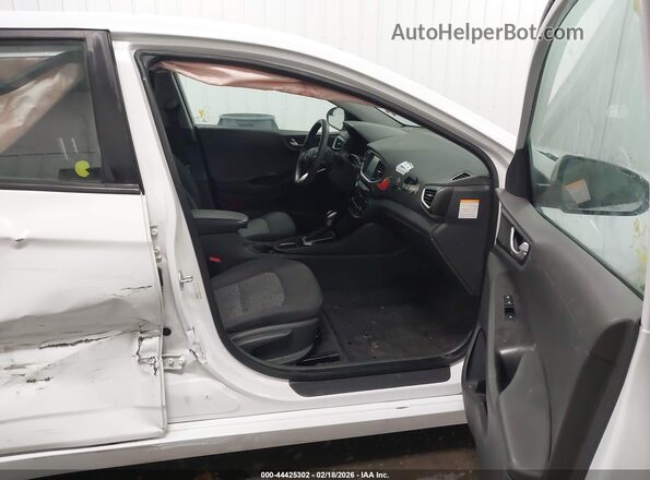 KMHC65LC4HU026633 2017 HYUNDAI IONIQ HYBRID White წინა სალონის ხედი