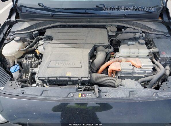 KMHC65LC4JU061498 2018 HYUNDAI IONIQ HYBRID Black Widok z tyłu