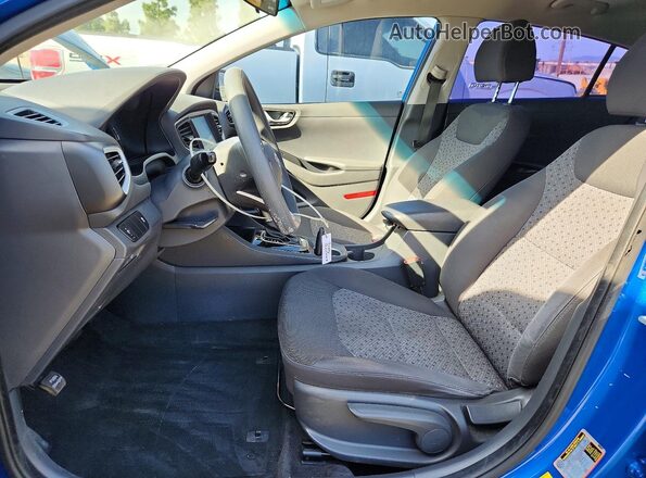 KMHC65LC5JU061056 2018 HYUNDAI IONIQ Blue Vista interior delantera