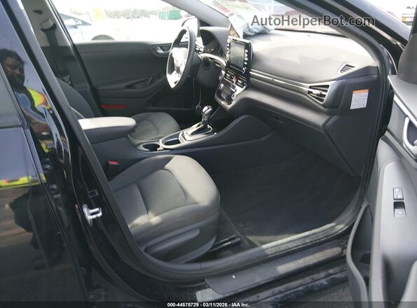 KMHC65LC7LU228620 2020 HYUNDAI IONIQ HYBRID Черный Вид салона спереди
