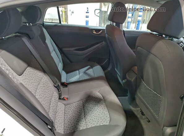 KMHC65LC9JU076806 2018 HYUNDAI IONIQ White Vista interior trasera