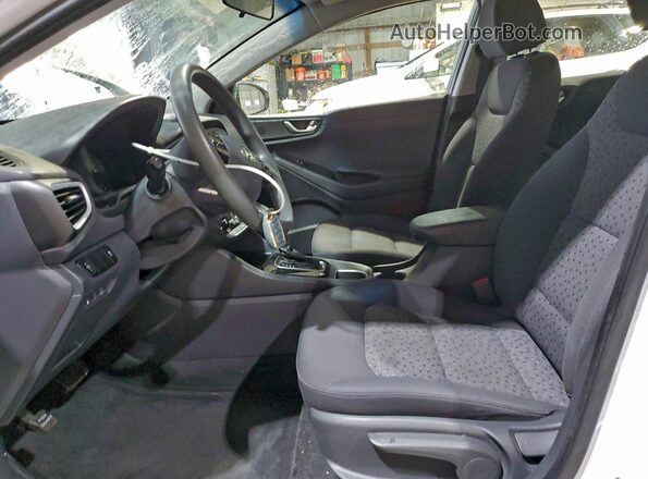 KMHC65LC9JU076806 2018 HYUNDAI IONIQ White Vista interior delantera