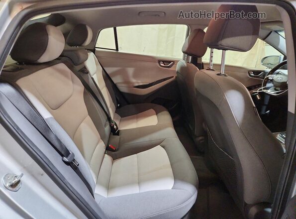 KMHC75LC7LU231630 2020 HYUNDAI IONIQ Silver Widok tylnych siedzeń
