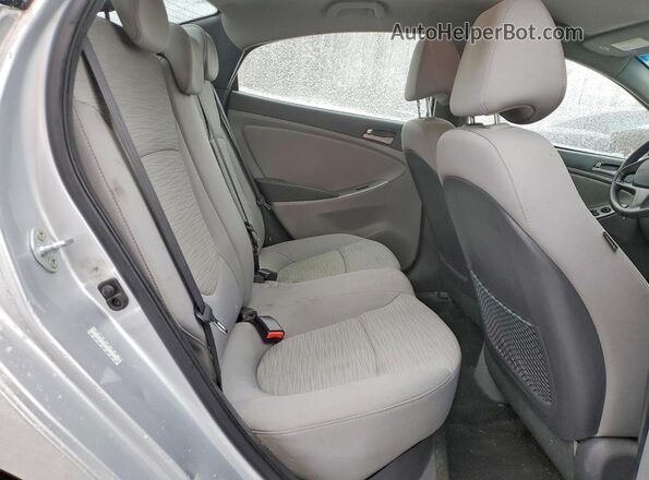 KMHCT4AE0HU244530 2017 HYUNDAI ACCENT Silver Widok tylnych siedzeń