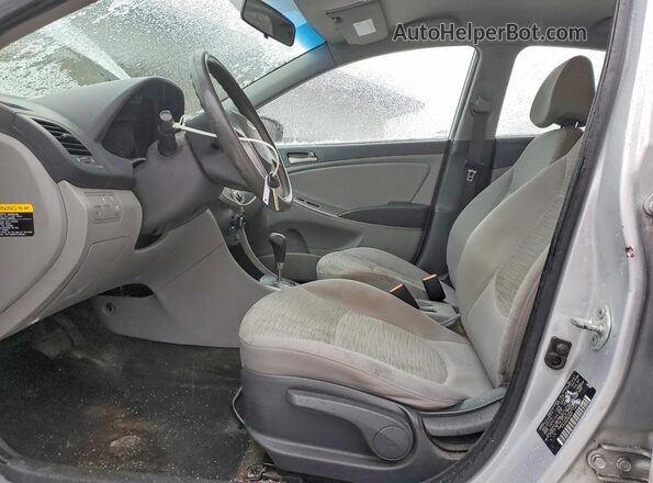 KMHCT4AE0HU244530 2017 HYUNDAI ACCENT Silver Widok wnętrza z przodu