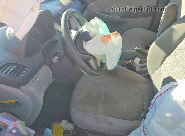KMHCT4AE2HU369237 2017 HYUNDAI ACCENT Белый Вид салона спереди
