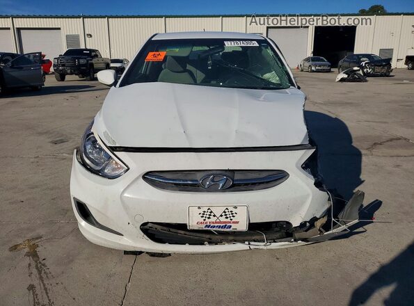 KMHCT4AE2HU369237 2017 HYUNDAI ACCENT Белый Вид спереди