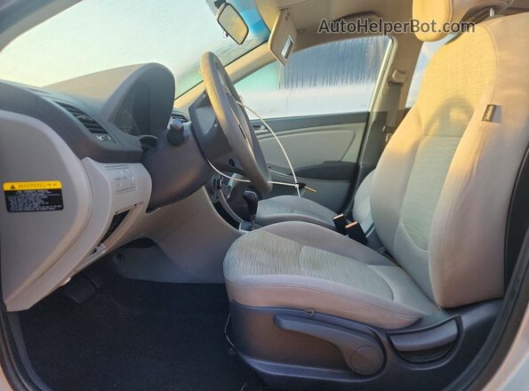 KMHCT4AE5HU251344 2017 HYUNDAI ACCENT Silver Widok wnętrza z przodu