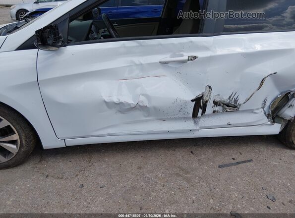 KMHCT4AE7HU372120 2017 HYUNDAI ACCENT Белый Вид спереди