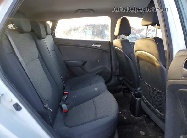 KMHCT5AE5GU265023 2016 HYUNDAI ACCENT White Widok tylnych siedzeń