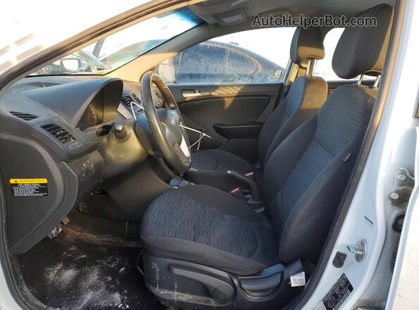 KMHCT5AE5GU265023 2016 HYUNDAI ACCENT White Widok wnętrza z przodu