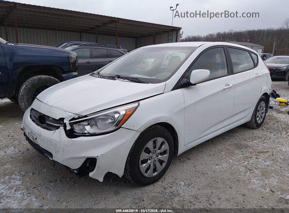 KMHCT5AE5HU302198 2017 HYUNDAI ACCENT Белый Передняя левая четверть