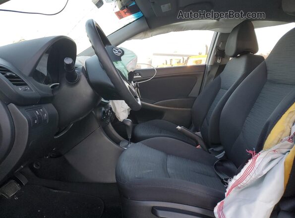 KMHCT5AEXHU343135 2017 HYUNDAI ACCENT Серый Вид салона спереди