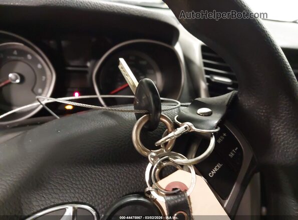 KMHD35LH3HU383844 2017 HYUNDAI ELANTRA GT Серебряный Вид панели приборов
