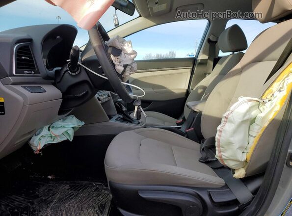 KMHD74LF3JU582038 2018 HYUNDAI ELANTRA Серый Вид салона спереди