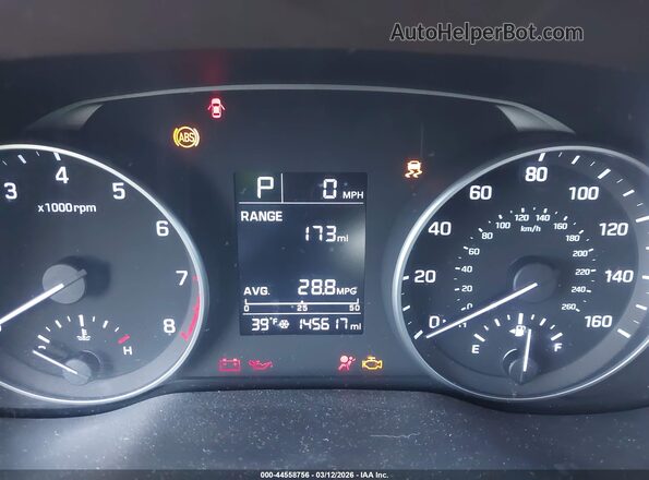 KMHD84LF3HU085059 2017 HYUNDAI ELANTRA Red Widok tylnych siedzeń