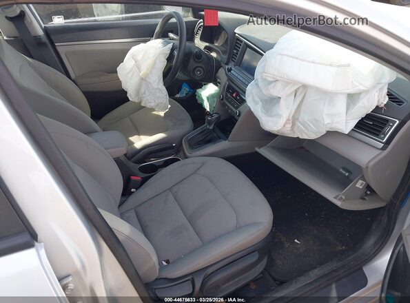KMHD84LF9HU074065 2017 HYUNDAI ELANTRA Серебряный Вид салона спереди